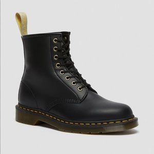 Vegan 1460 Felix lace up Dr. Martens in rub off black sz 8 ladies UK 6